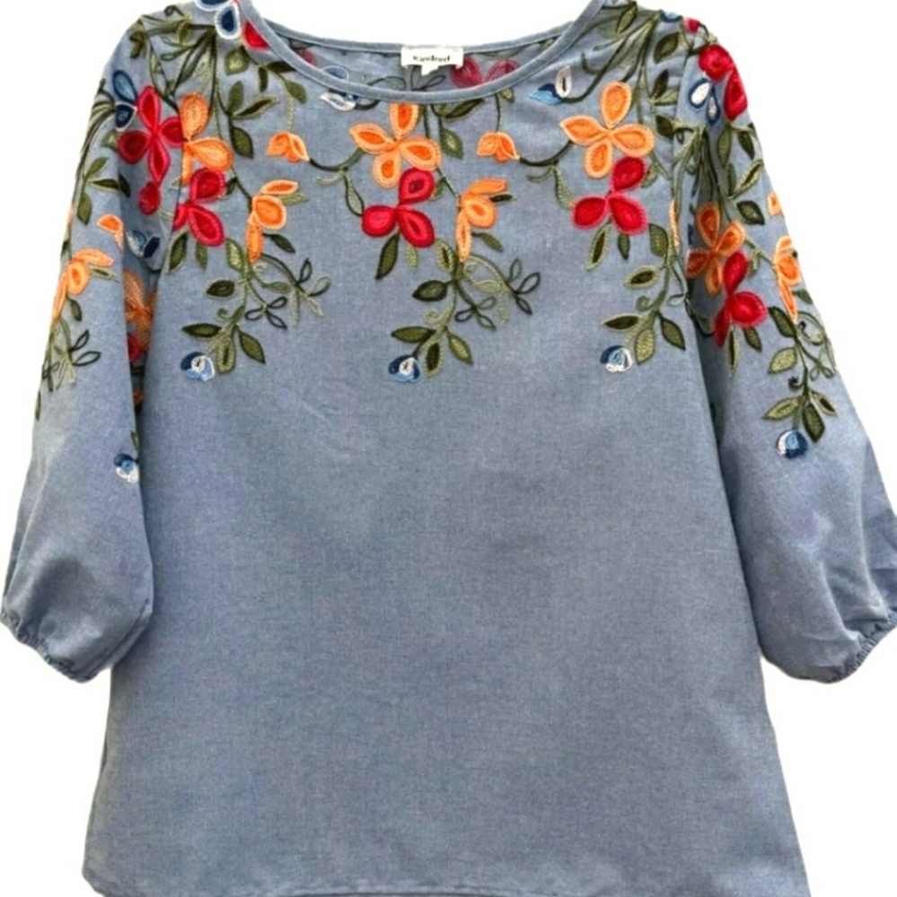 0329 NWT Anthropologie Kindred Denim Embroidered boho top